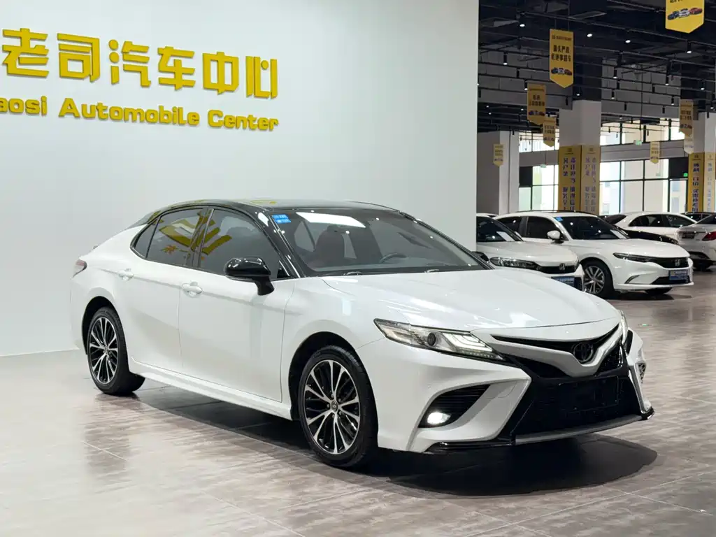 Toyota Camry — миниатюра 3