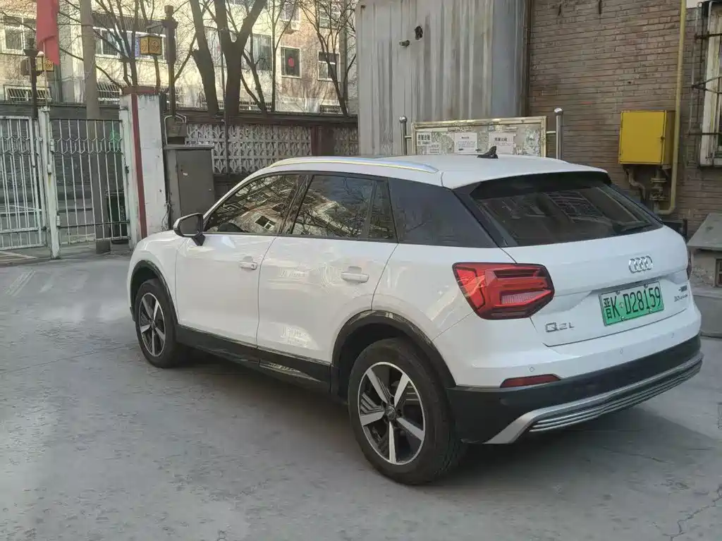 Audi Q2L e-tron — миниатюра 4