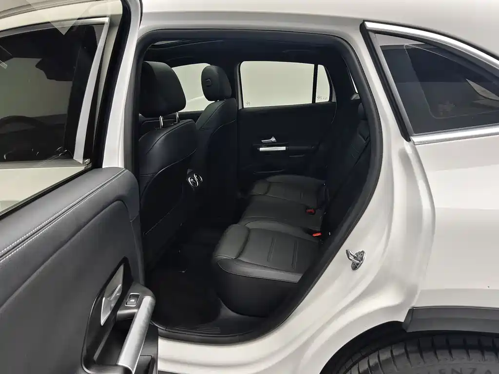 Mercedes-Benz GLA — миниатюра 18