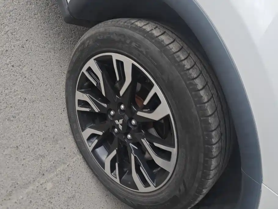 Mitsubishi Outlander — миниатюра 6