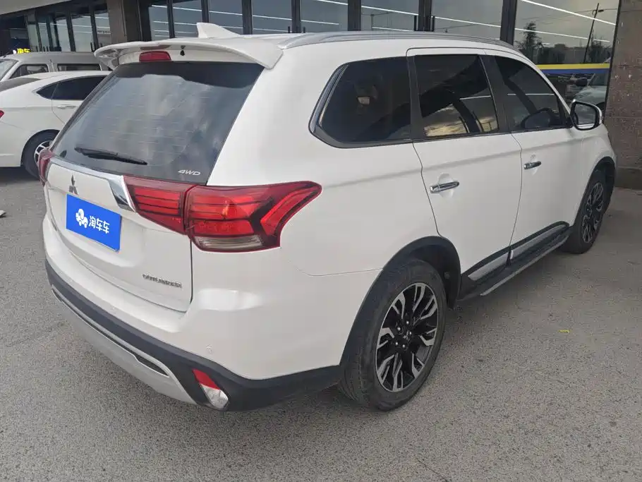 Mitsubishi Outlander — миниатюра 3