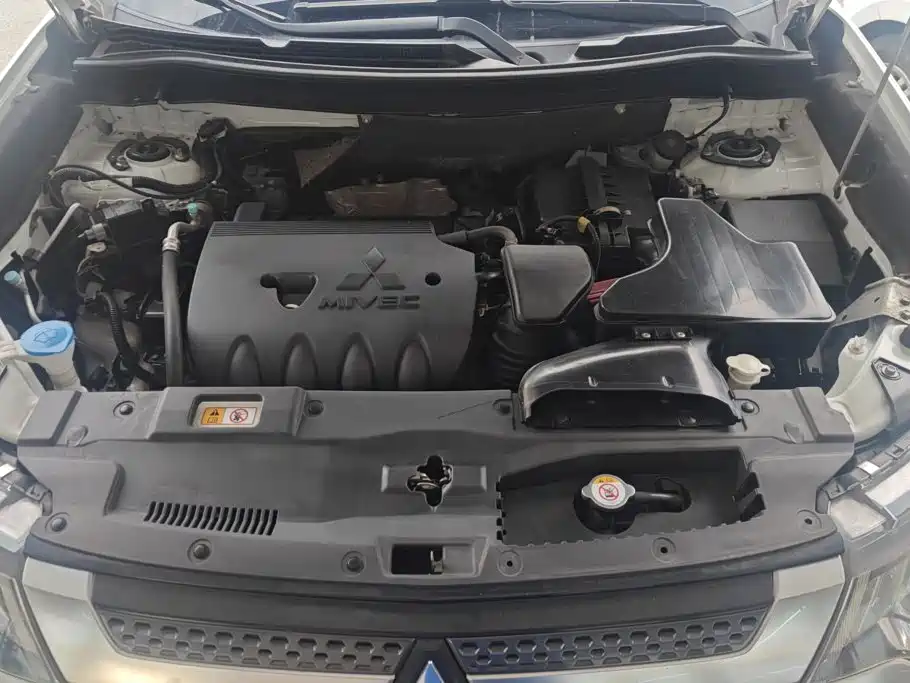 Mitsubishi Outlander — миниатюра 10