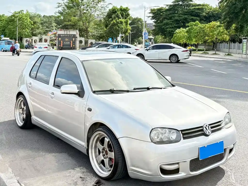 Volkswagen Golf 05 1.6 MT Comfort