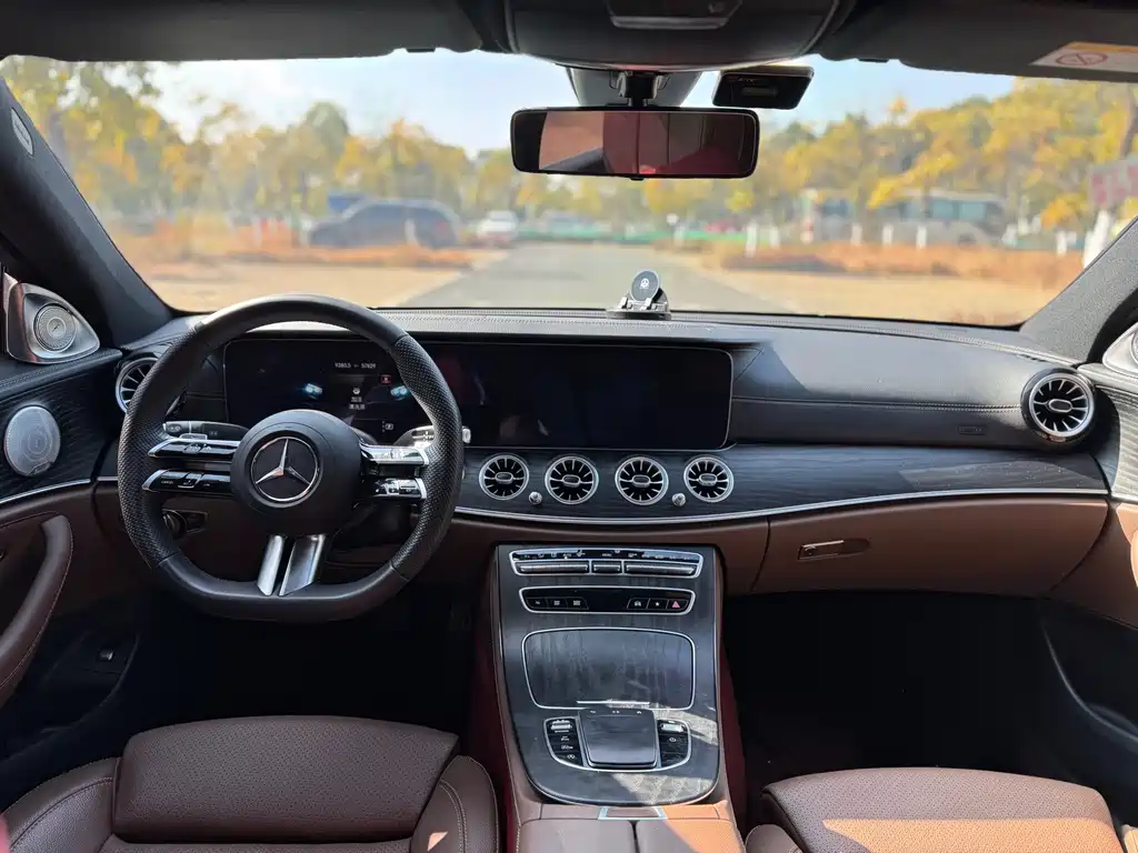 MERCEDES-BENZ E CLASS