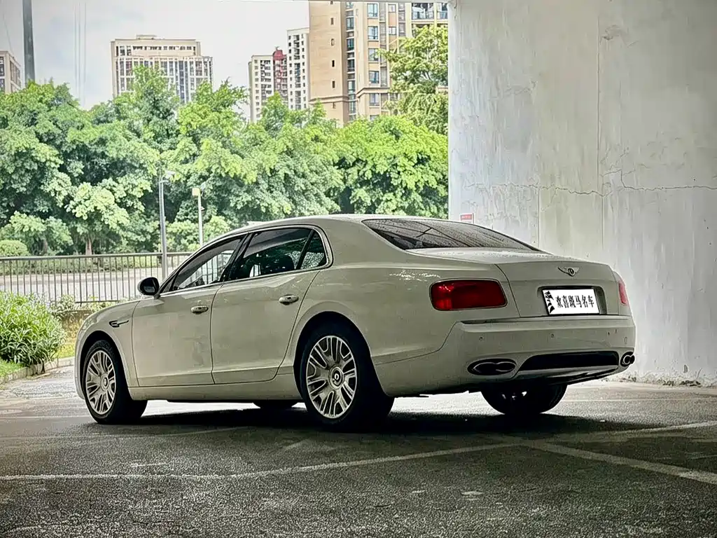 Bentley Flying Spur — миниатюра 3