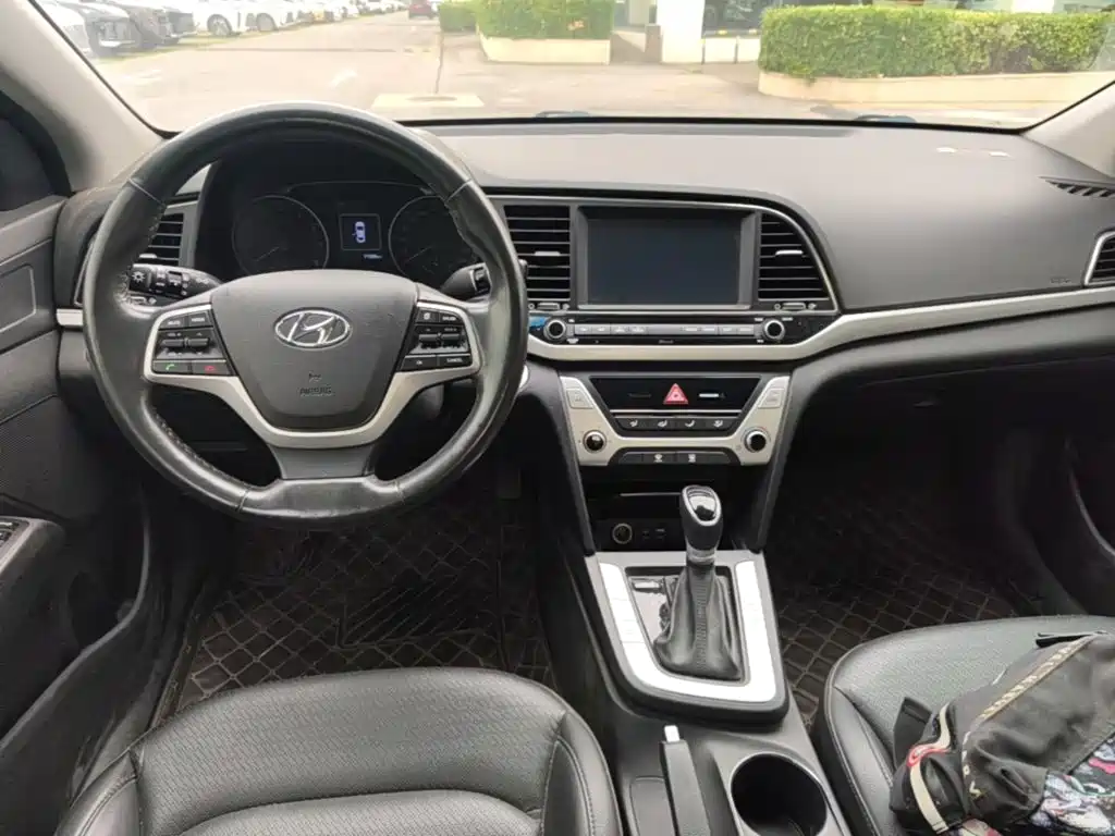 Hyundai Elantra — миниатюра 13