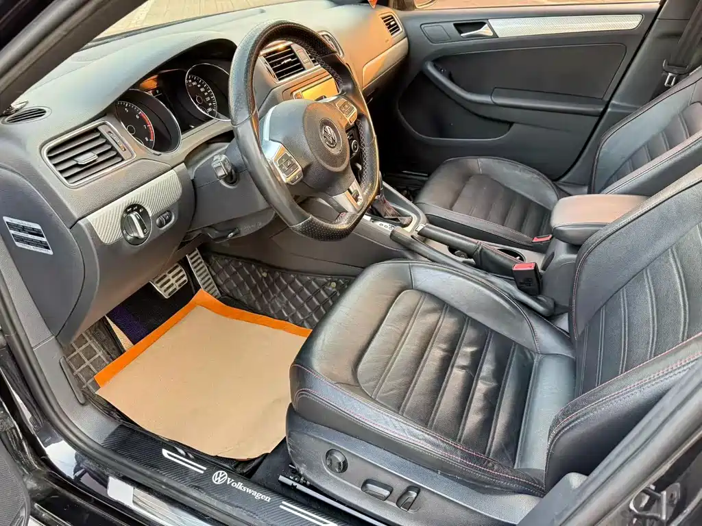 Volkswagen Sagitar 2013 2.0TSI GLI