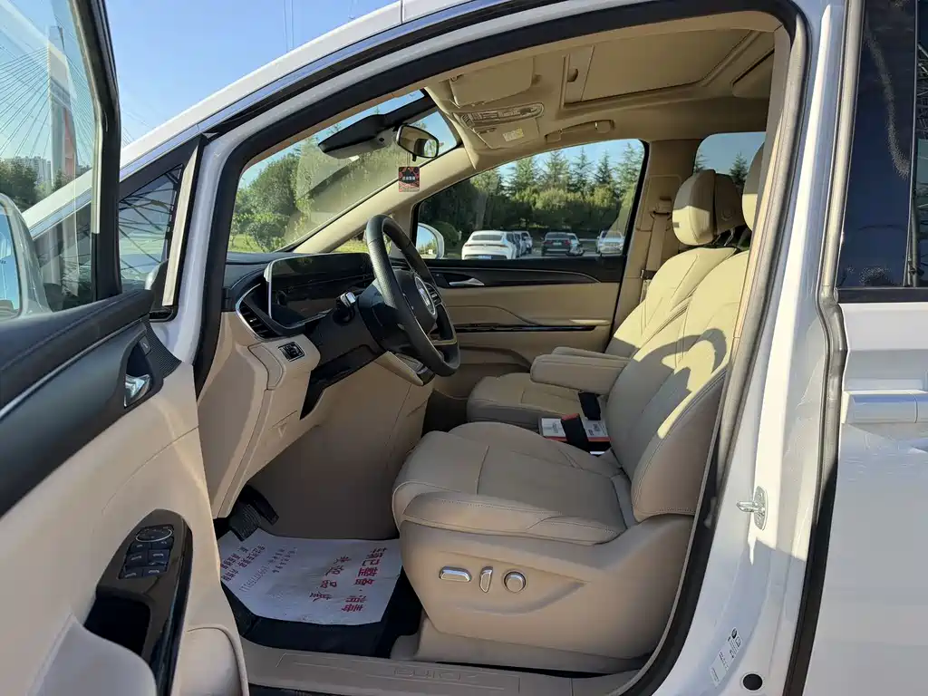 Buick GL8 Hybrid — миниатюра 4
