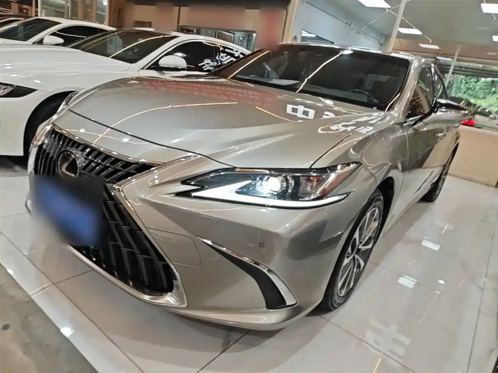 Lexus ES 2023