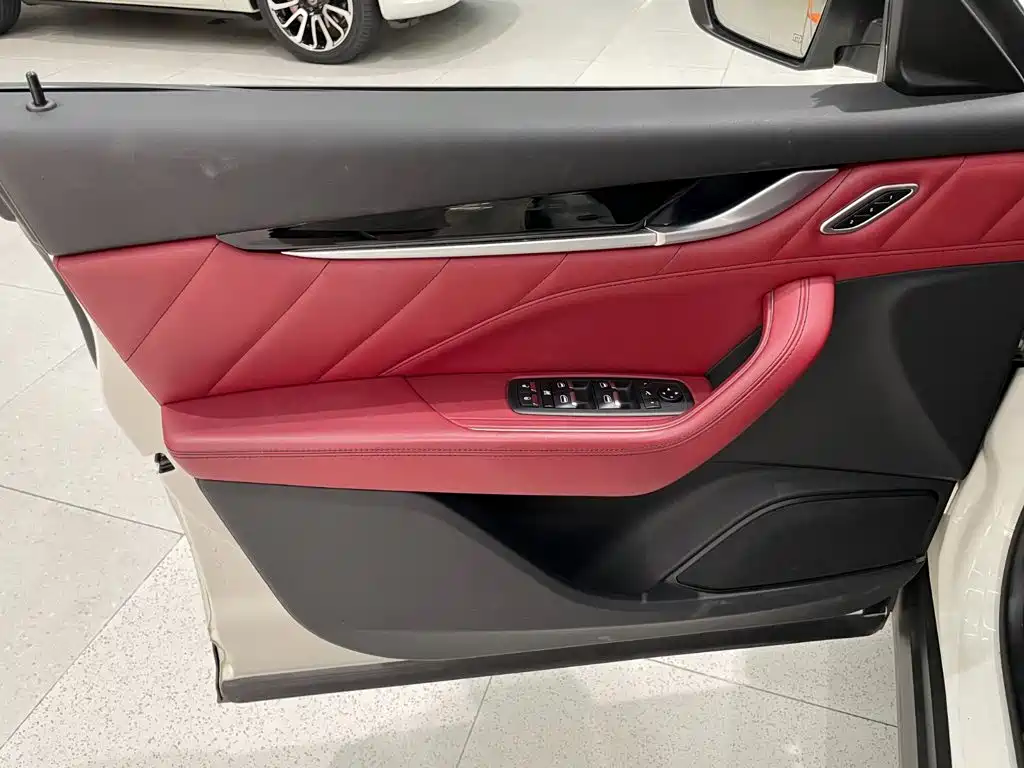 Maserati Levante — миниатюра 7