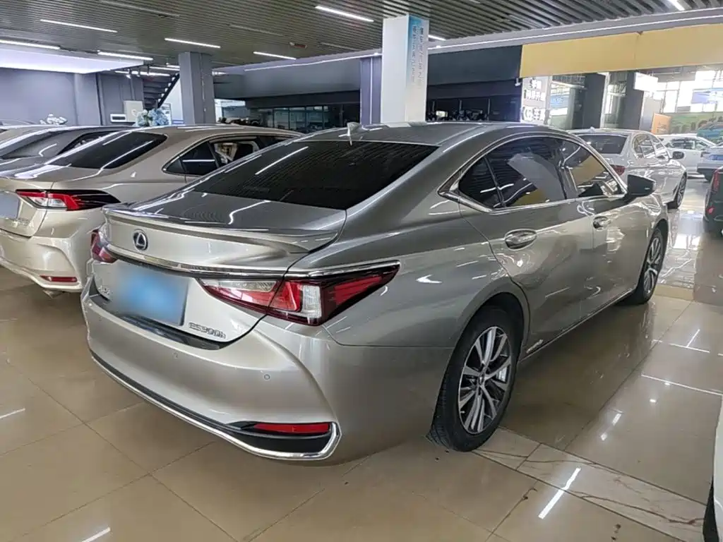 Lexus ES 2021 300h