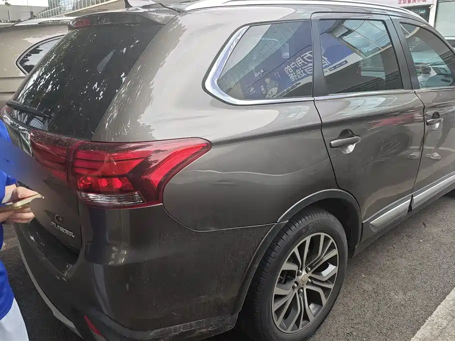 Mitsubishi Outlander 2018 2.0L 5 мест