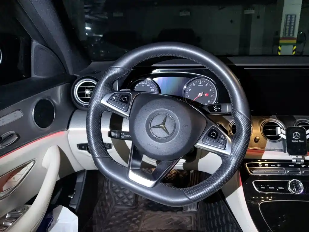 Mercedes-Benz E-Class — миниатюра 3