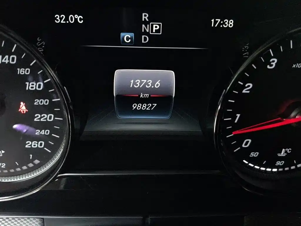 Mercedes-Benz E-Class — миниатюра 5