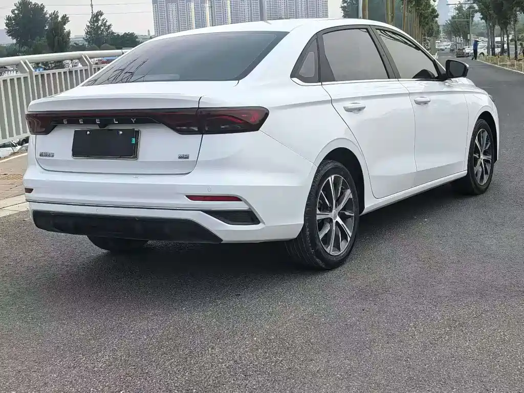 Geely Emgrand 2023 4 Champion 1.5L CVT Luxury