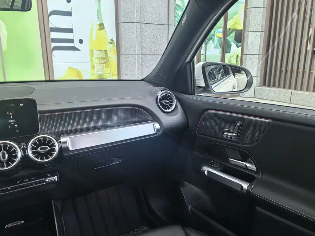 Mercedes-Benz GLB — миниатюра 16