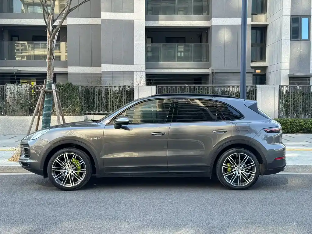 PORSCHE CAYENNE NEW ENERGY