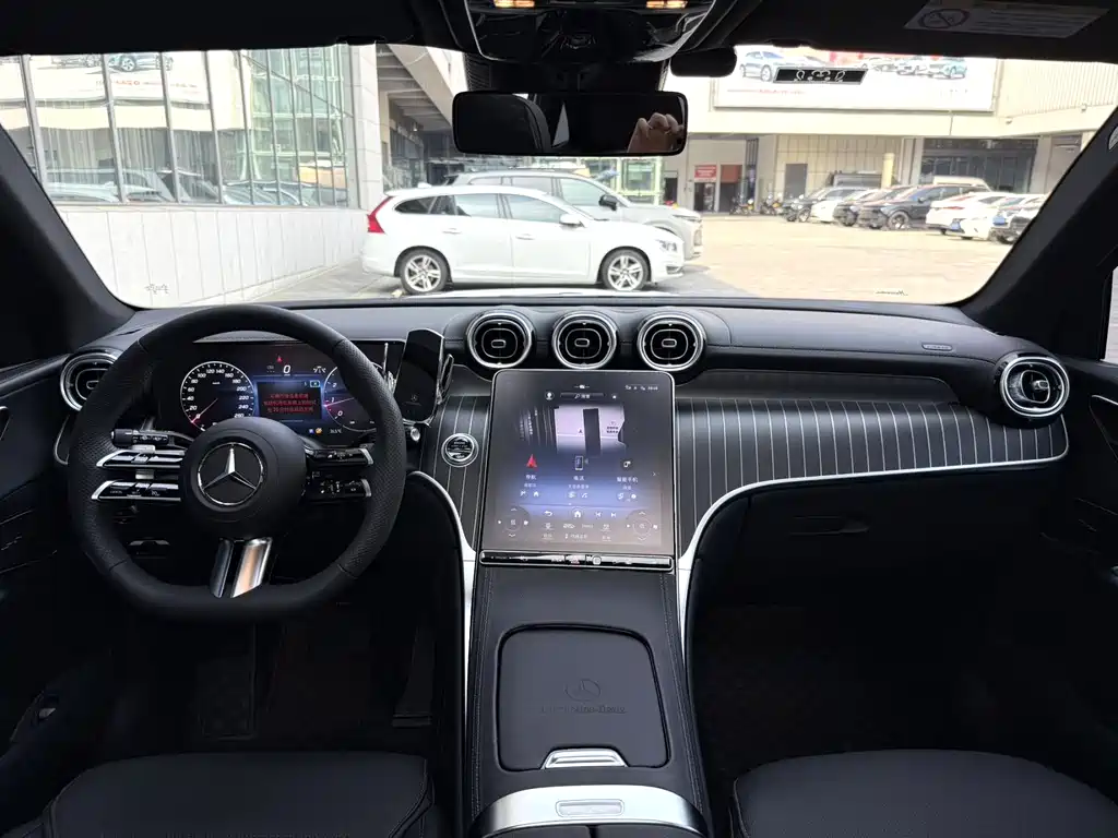 Mercedes-Benz GLC 2023 GLC 300 L 4MATIC 5 мест