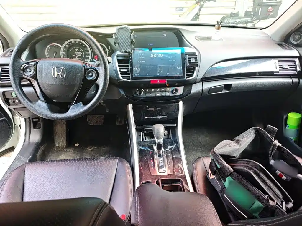 Honda Accord — миниатюра 13