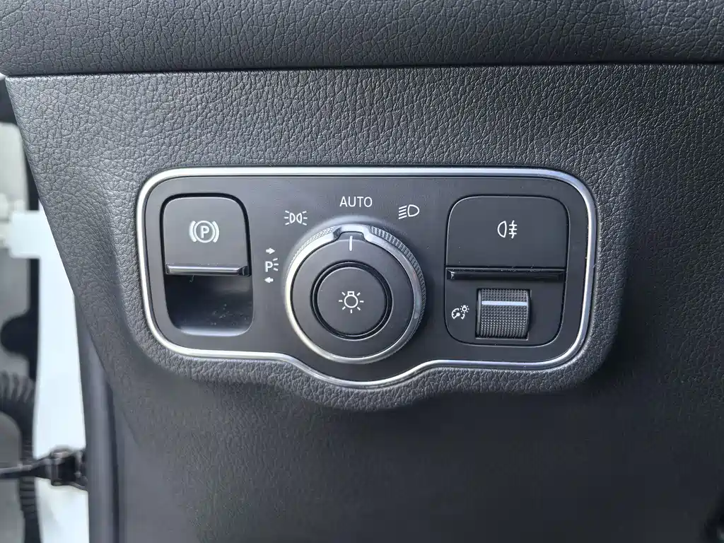 Mercedes-Benz GLB — миниатюра 26