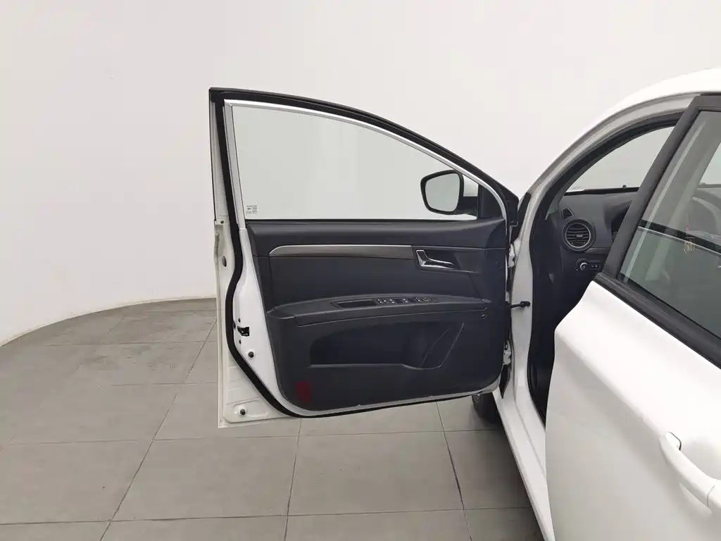 Roewe 350 — миниатюра 8