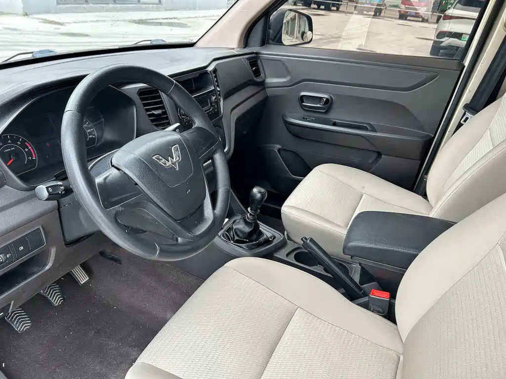 Wuling Hongguang V — миниатюра 9