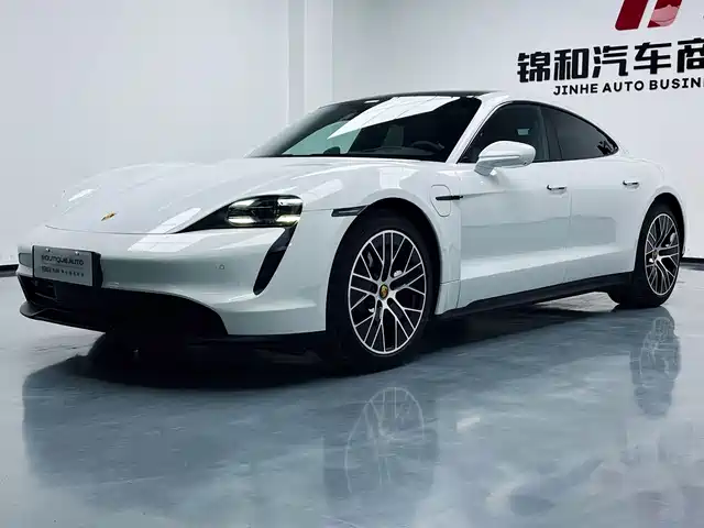PORSCHE TAYCAN 2024
