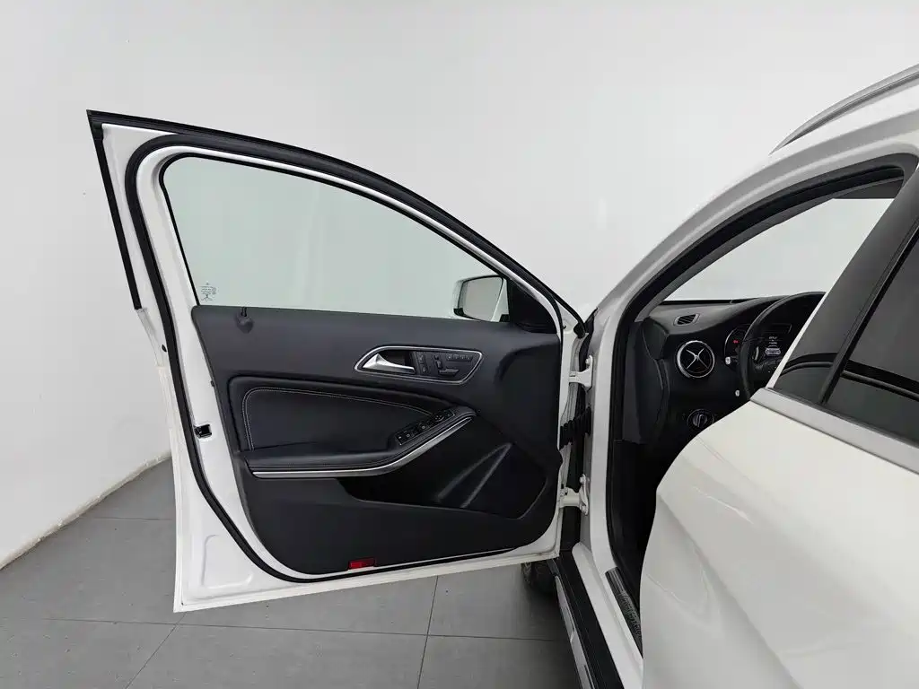 Mercedes-Benz GLA — миниатюра 8