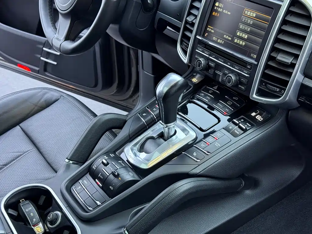 Porsche Cayenne — миниатюра 14