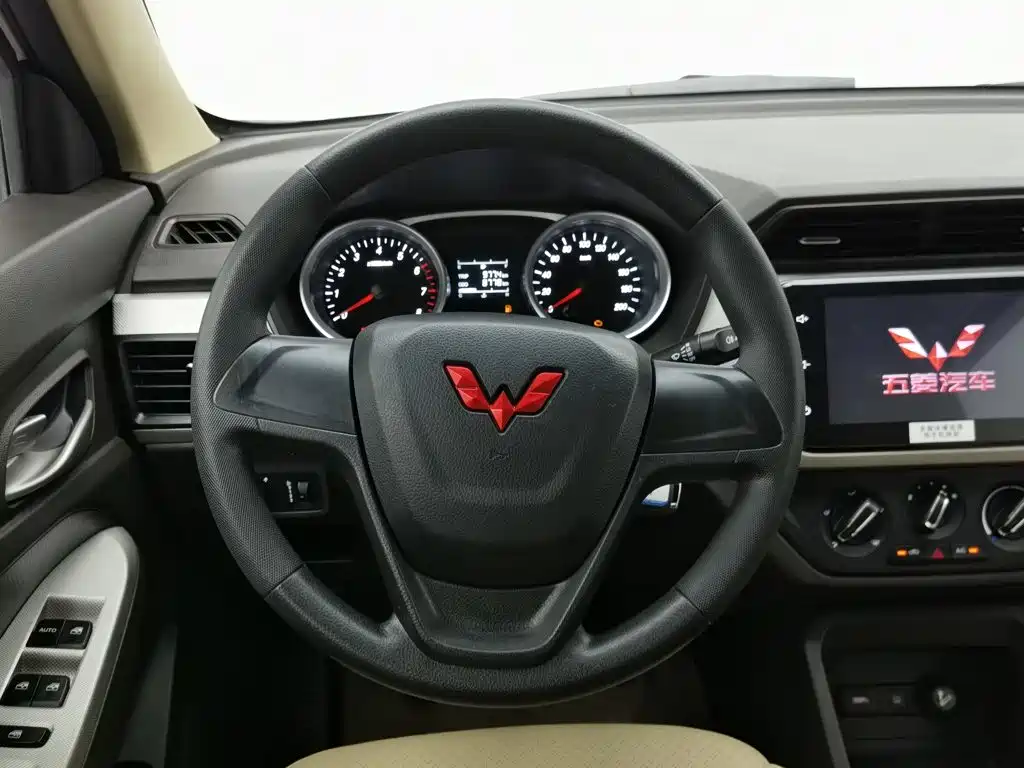 Wuling Hongguang — миниатюра 11