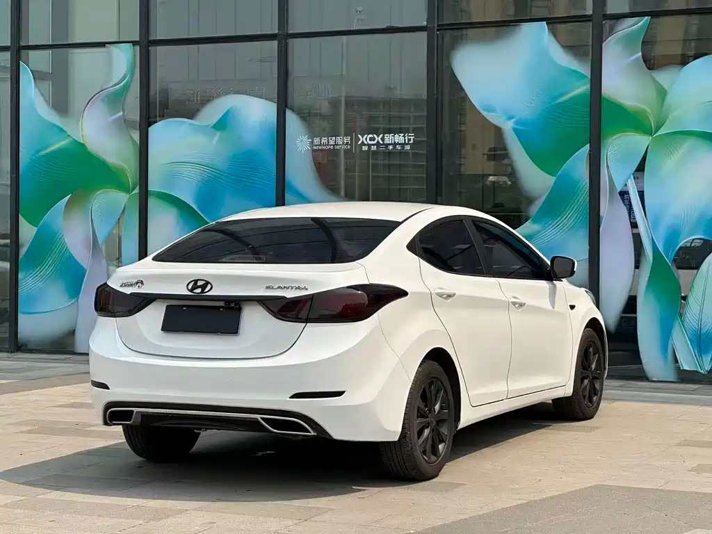 Hyundai Elantra 2016 1.6L AT