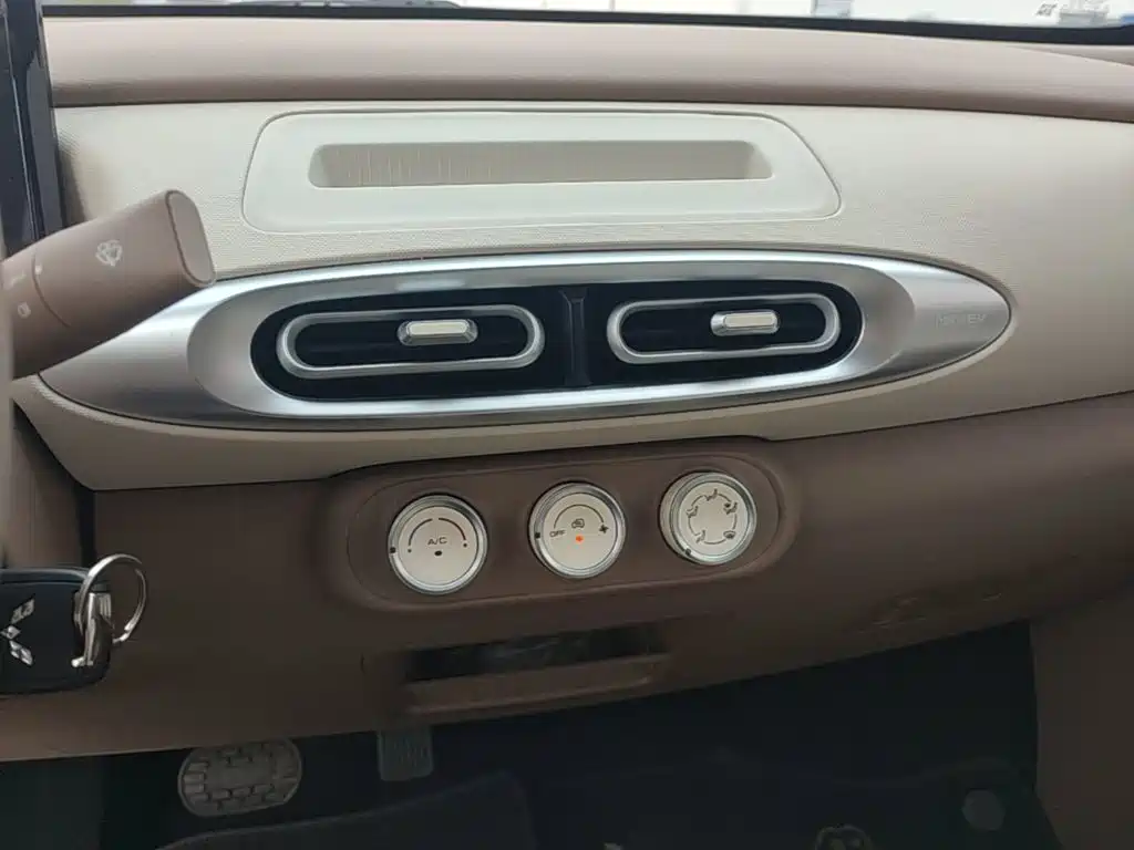 Wuling MINIEV — миниатюра 13