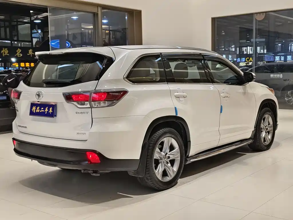 TOYOTA HIGHLANDER