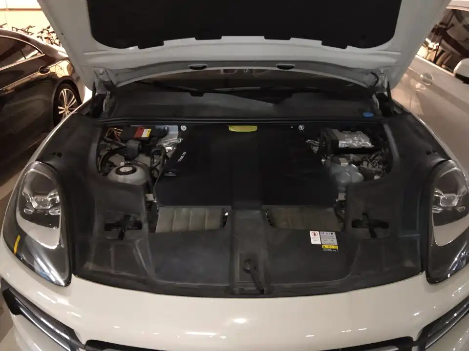 Porsche Cayenne Hybrid — миниатюра 12