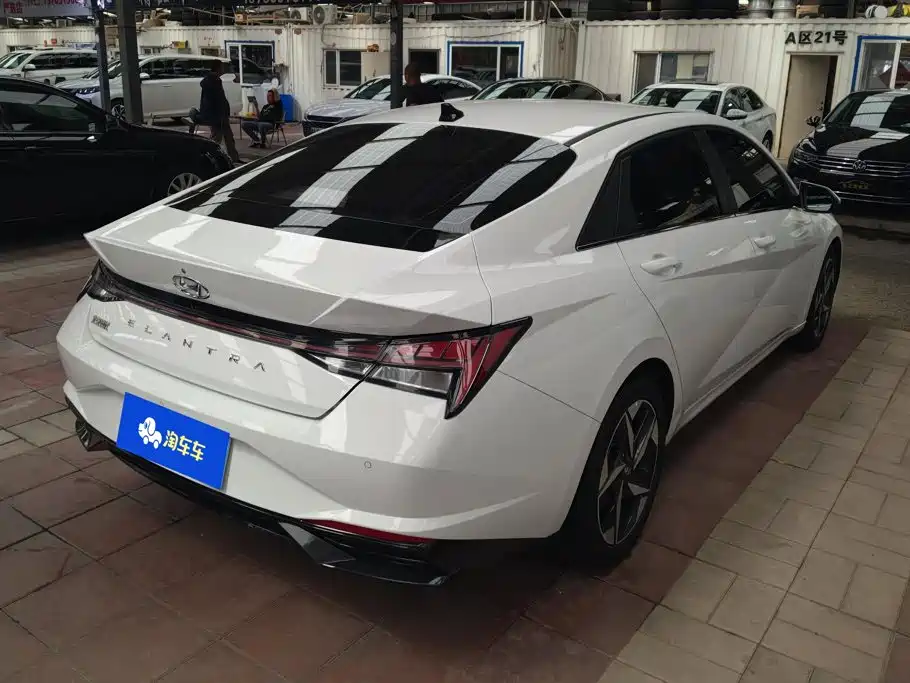 Hyundai Elantra — миниатюра 3