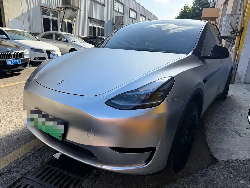 Tesla Model Y 2024