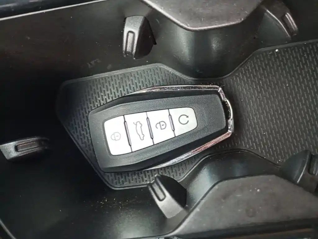 Geely L HiP — миниатюра 9
