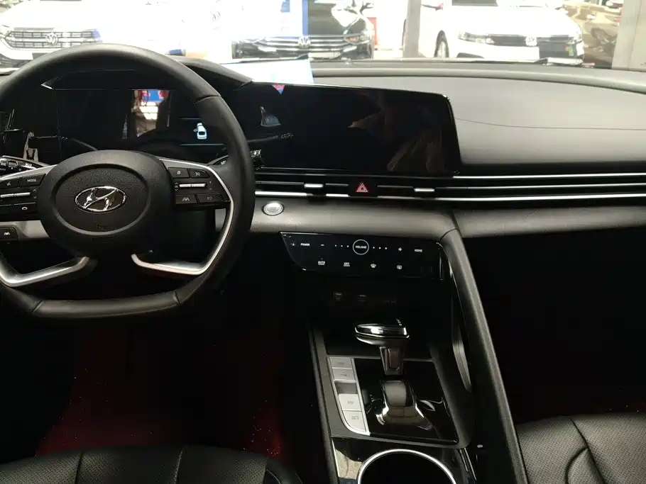 Hyundai Elantra — миниатюра 12