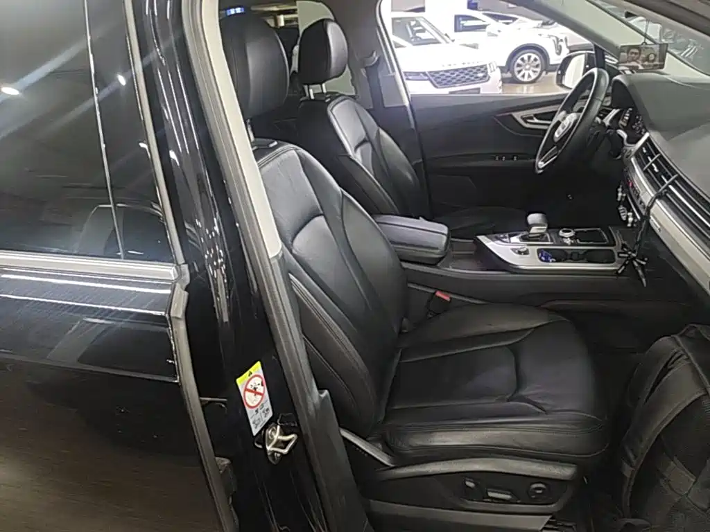 Audi Q7 New Energy 55 e-tron, фото 6