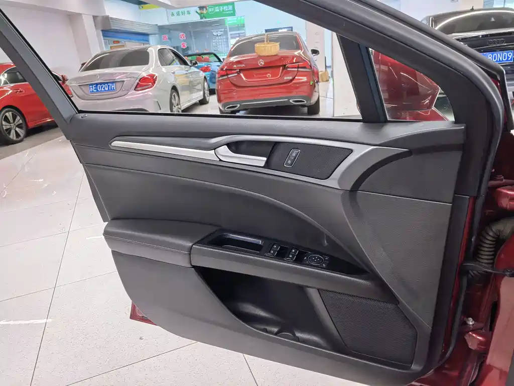 Ford Mondeo — миниатюра 14