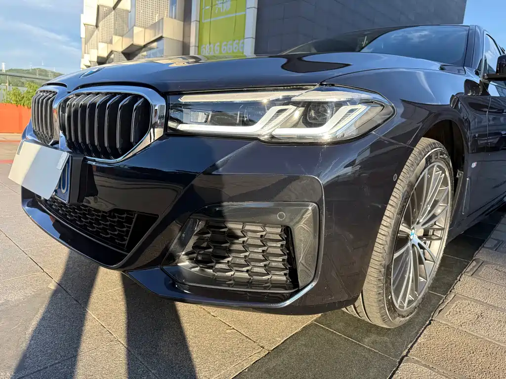 BMW 5 Series — миниатюра 13