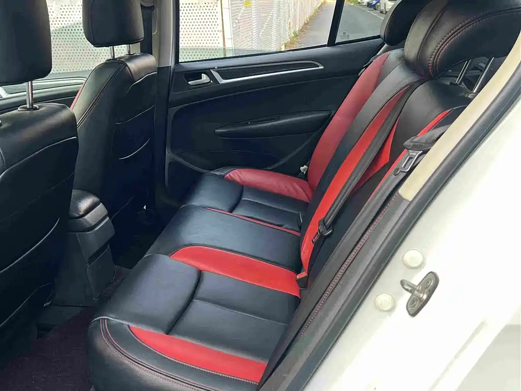 Peugeot 308 — миниатюра 5