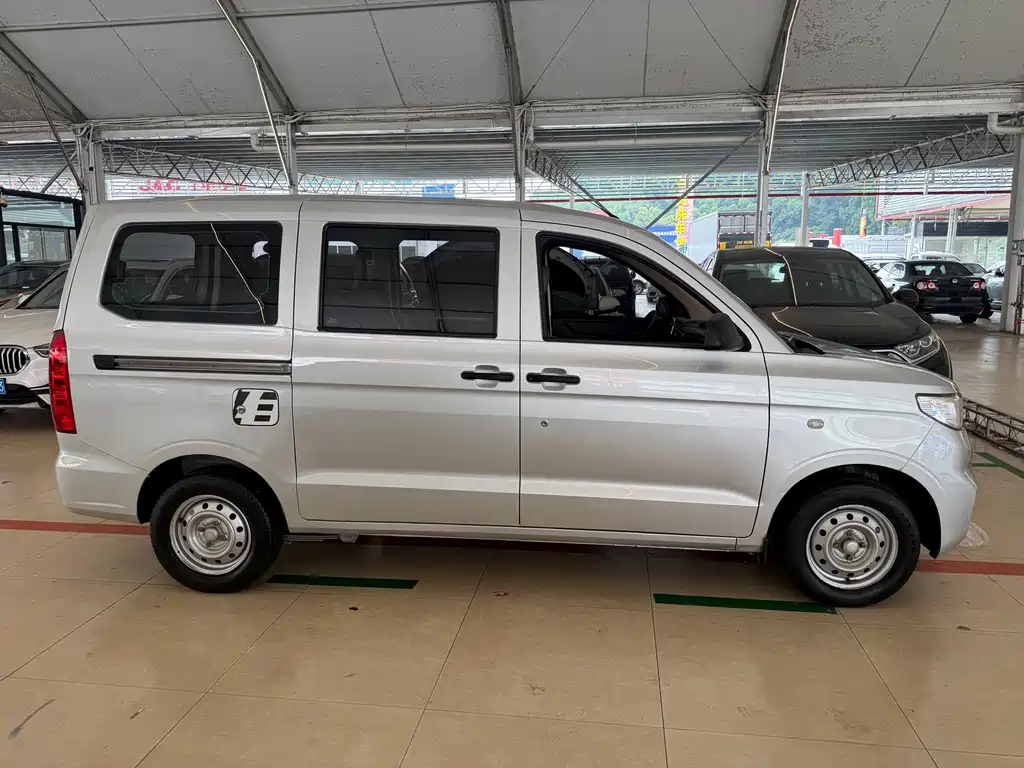 Wuling Hongguang V — миниатюра 6