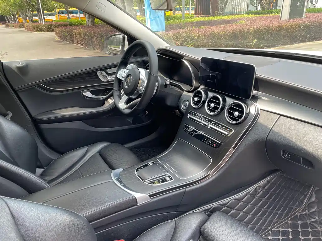 Mercedes-Benz C-Class — миниатюра 13