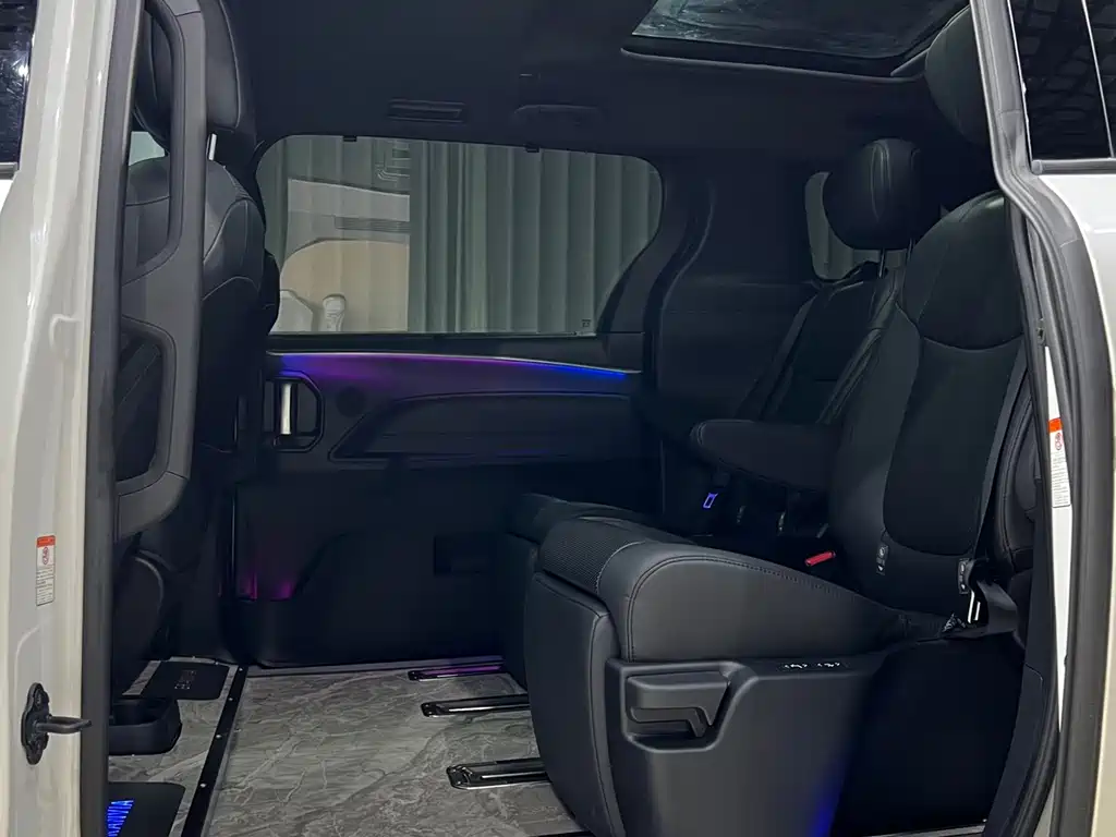 Toyota Granvia — миниатюра 11