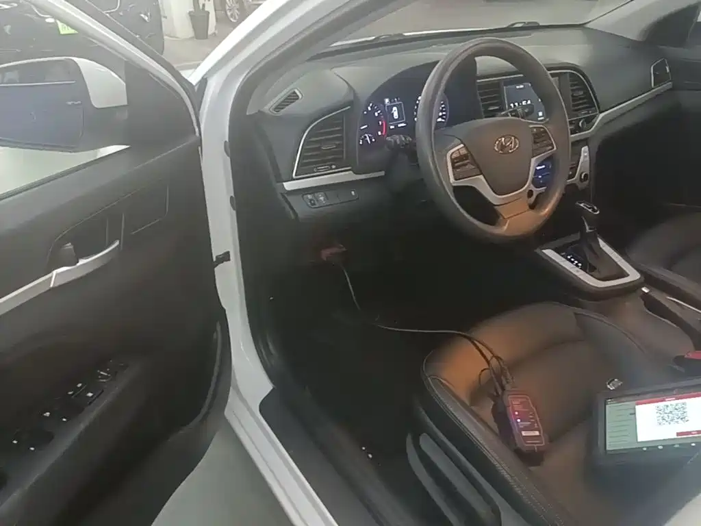 Hyundai Elantra — миниатюра 16