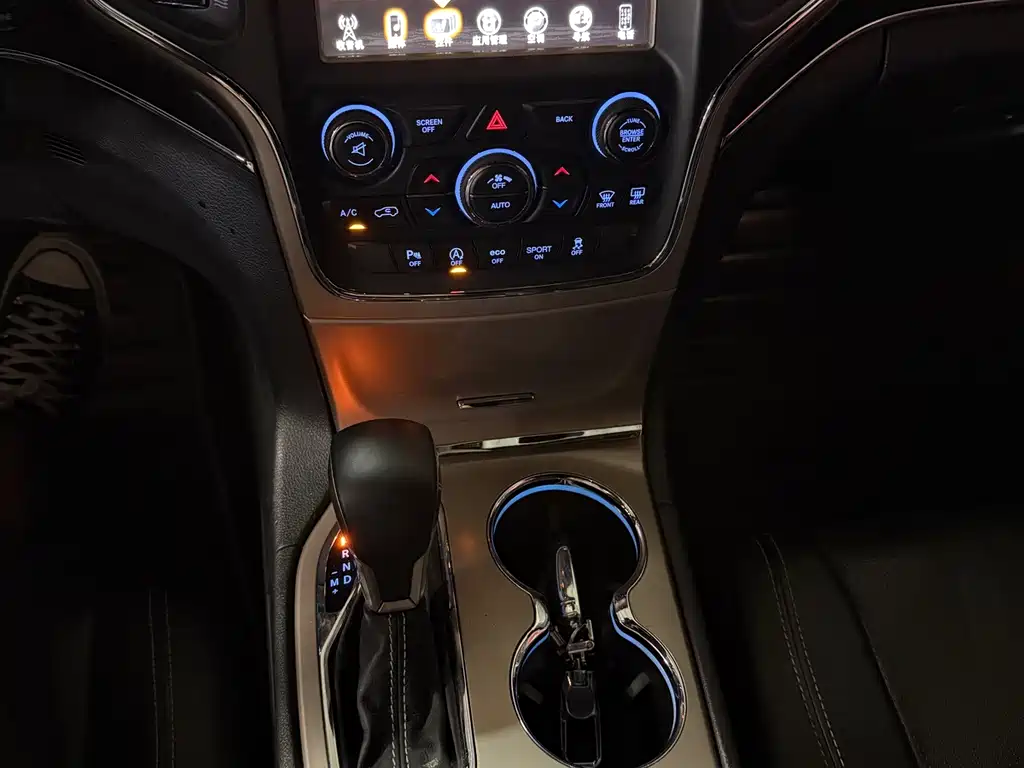 Jeep Grand Cherokee (Import) — миниатюра 15