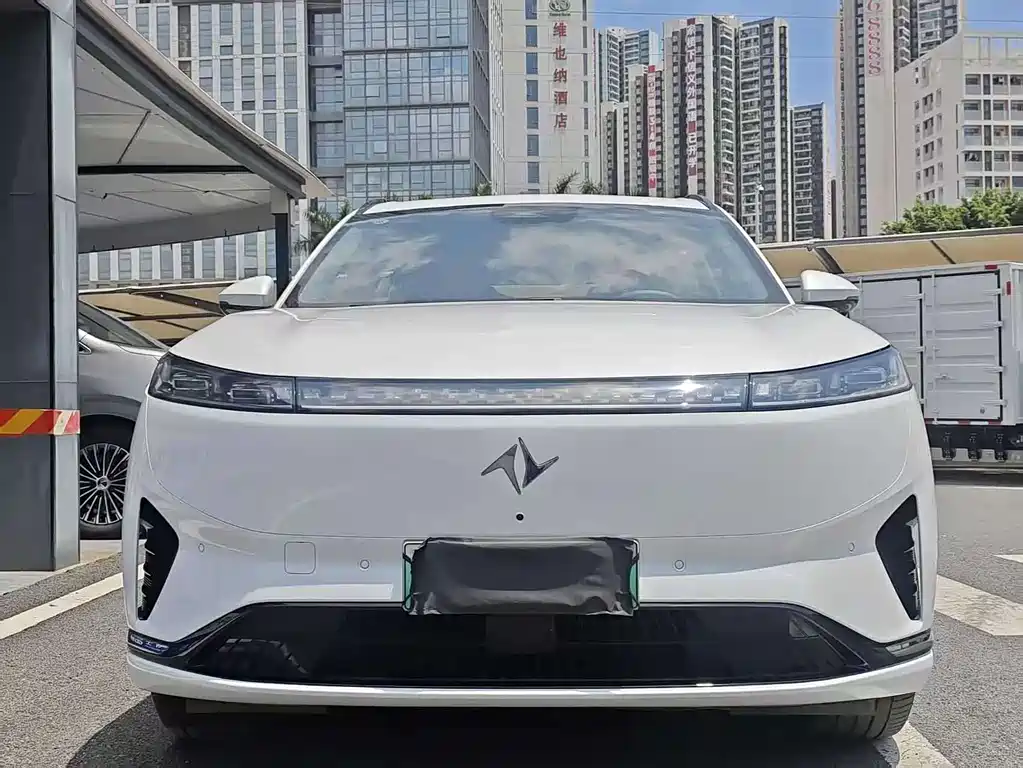 Dongfeng eπ008 2025 210Ultra 5 мест
