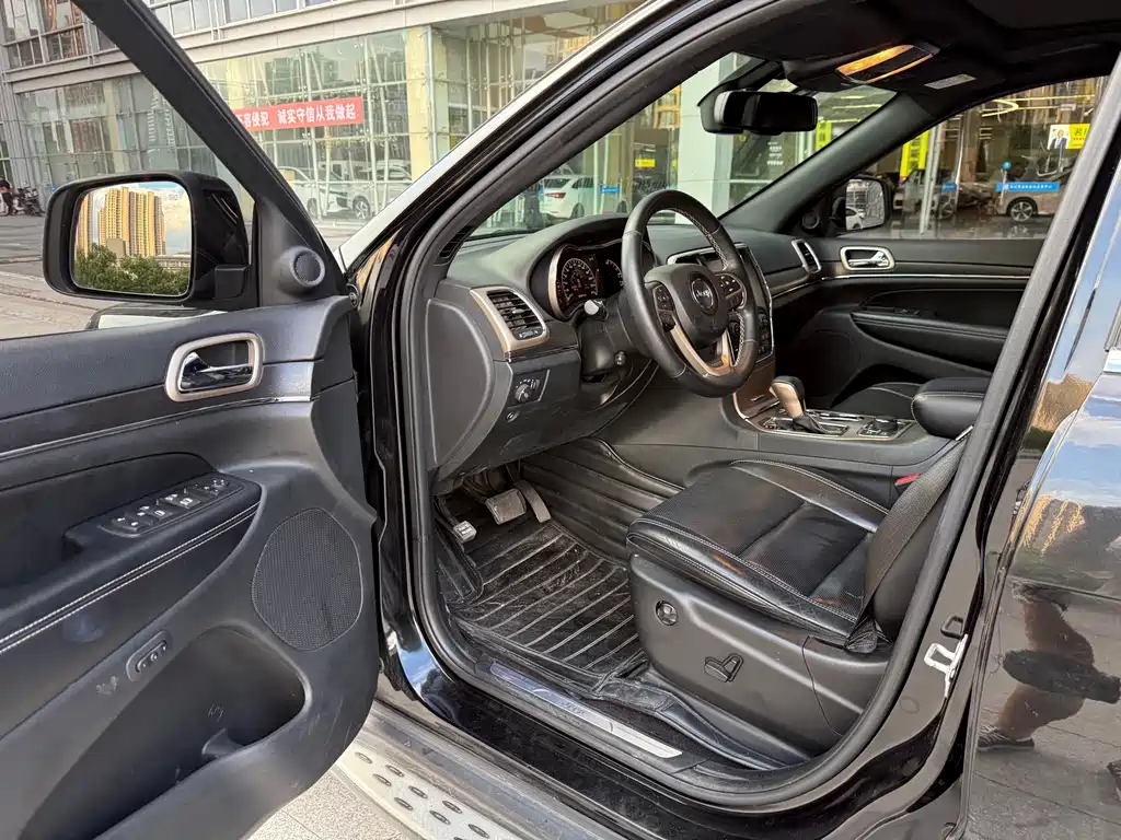 Jeep Grand Cherokee (Import) — миниатюра 7