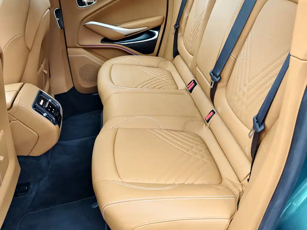 Aston Martin DBX 2023 4.0T V8